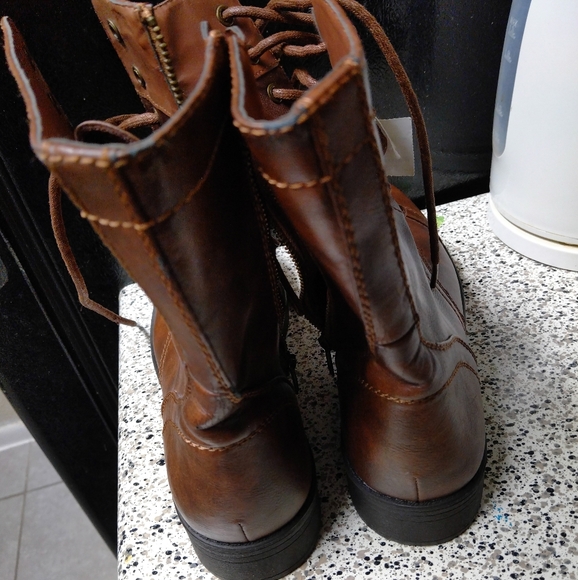 Shoes - Picture 2 of 11